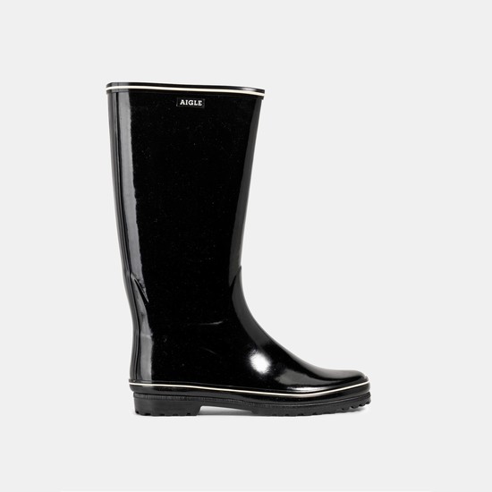 Aigle The Classic And Feminine Patent Rain Boots Women Black ZA-42061